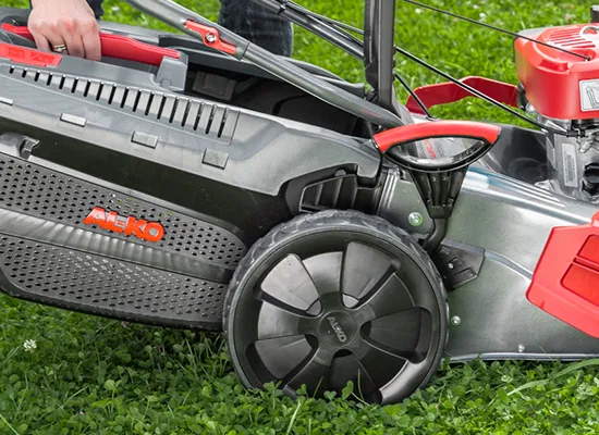 Lawnmowers | AL-KO Easy insertion and removal of the grass box